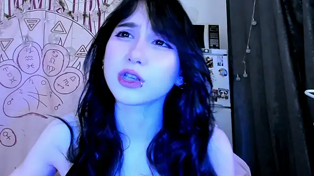 Snapshot of Holy420lolii chatting on 07.28.26 Holy420lolii online show from 07.28.26