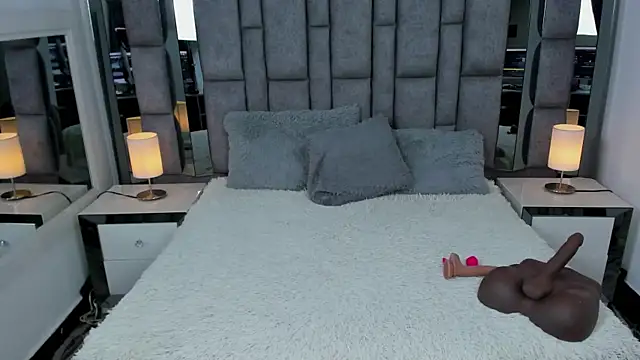 EMMAHILL1 online show from 12.15.25