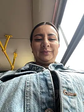 Abril Luv online show from 04.06.26