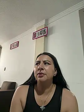 Abril Luv online show from 04.15.26