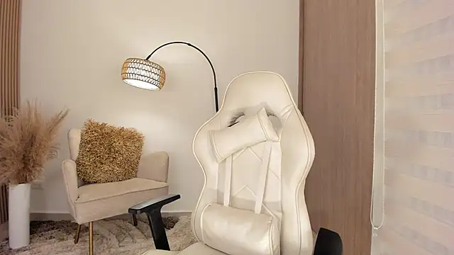 wandathompson  online show from 09.30.25