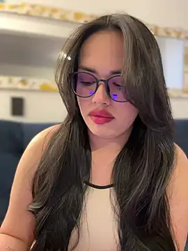 Snapshot of andra_rose chatting on 03.05.25 andra rose online show from 03.05.25