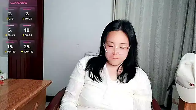 Snapshot of Vivianangn-e chatting on 04.16.26 Vivianangn-e online show from 04.16.26