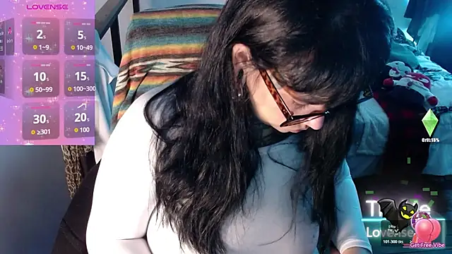 Snapshot of VampGirl1 chatting on 11.02.25 VampGirl1 online show from 11.02.25