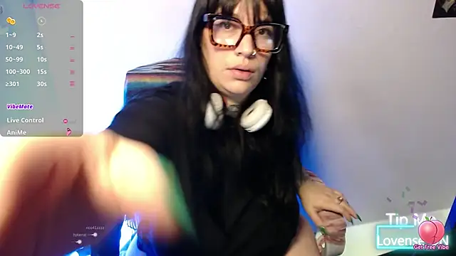 Snapshot of VampGirl1 chatting on 11.16.25 VampGirl1 online show from 11.16.25