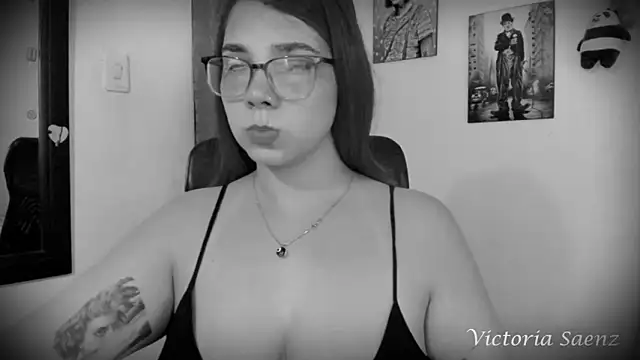 victoriaasaenz  online show from 02.13.25