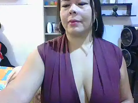 Snapshot of ChiaraFioree chatting on 01.17.25 ChiaraFioree online show from 01.17.25