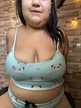 Snapshot of MinaBoss chatting on 04.02.26 MinaBoss online show from 04.02.26