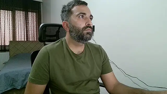 Snapshot of tgltplsr chatting on 09.22.25 tgltplsr online show from 09.22.25