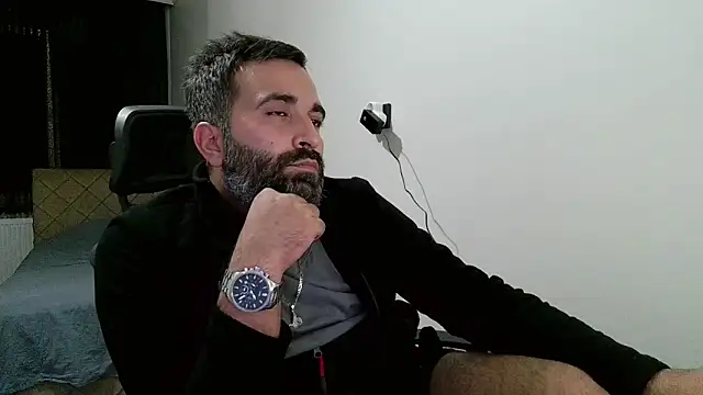 Snapshot of tgltplsr chatting on 10.04.25 tgltplsr online show from 10.04.25