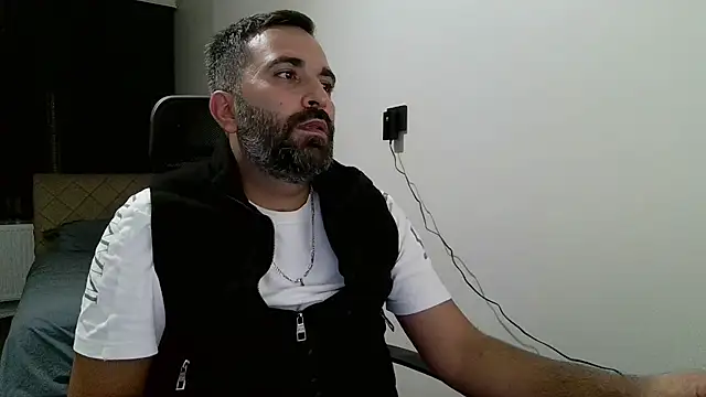 Snapshot of tgltplsr chatting on 10.17.25 tgltplsr online show from 10.17.25