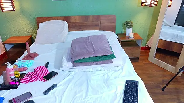 dannaahbrown online show from 12.18.25