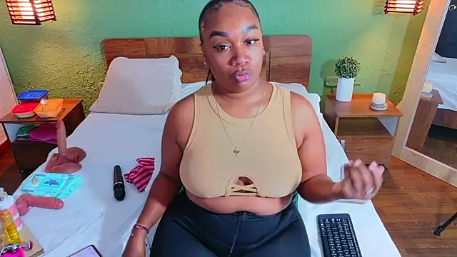 Snapshot of dannaahbrown chatting on 04.20.26 dannaahbrown online show from 04.20.26