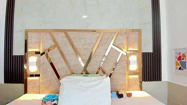 Athenea Mills online show from 01.25.25