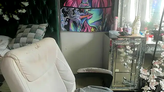 Snapshot of YasmineMinaj chatting on 05.15.26 YasmineMinaj online show from 05.15.26
