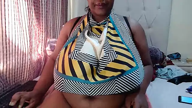 Snapshot of CHOCOLATEDARKBUSTYX chatting on 04.04.26 CHOCOLATEDARKBUSTYX online show from 04.04.26