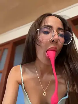 lauravasquez online show from 12.15.24