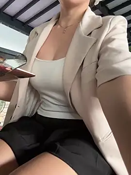 Snapshot of Jessical chatting on 02.15.25 Jessical online show from 02.15.25