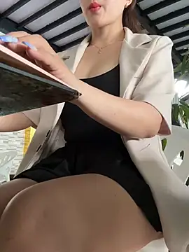 Snapshot of Jessical chatting on 02.22.25 Jessical online show from 02.22.25