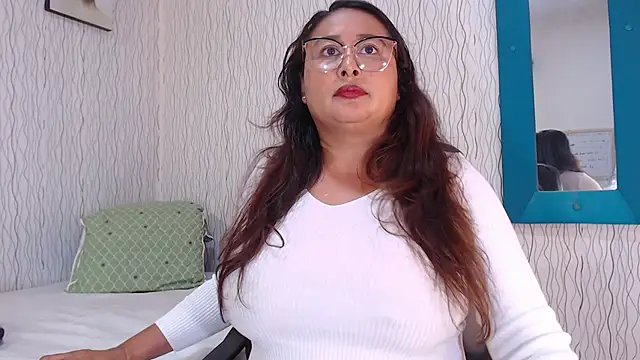 NadiaWhite online show from 02.14.25