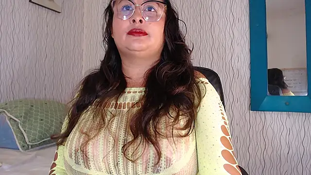 NadiaWhite online show from 10.04.25