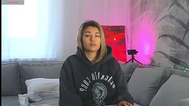 lily  foster online show from 12.14.24