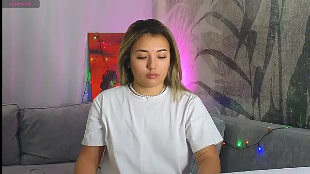 lily  foster online show from 12.23.24