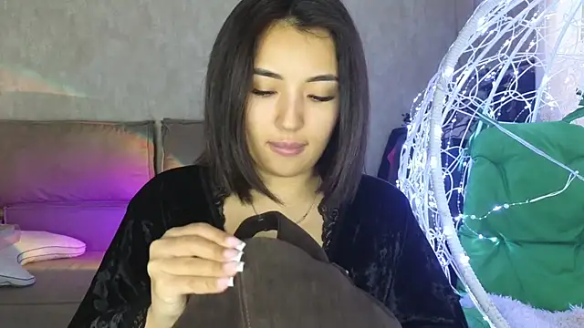 lily  foster online show from 11.17.25