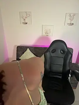 Megan lu2 online show from 11.23.25