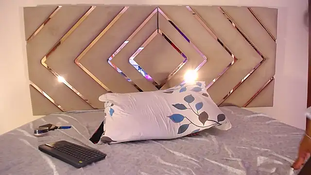 Snapshot of Raven_foxter1 chatting on 02.06.26 Raven foxter1 online show from 02.06.26