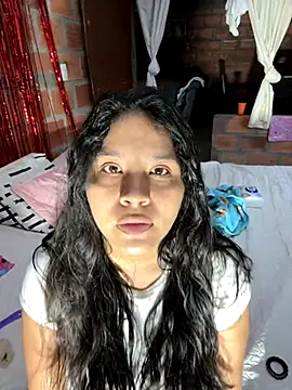 moncerrat luna online show from 11.25.25