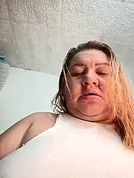 Snapshot of HORNY_MATURE25 chatting on 04.19.26 HORNY MATURE25 online show from 04.19.26