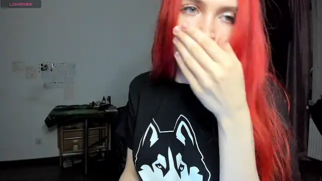 Snapshot of KitsuneRem chatting on 01.09.25 KitsuneRem online show from 01.09.25