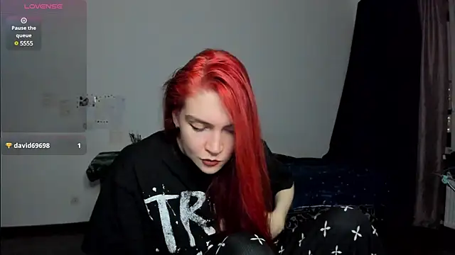 Snapshot of KitsuneRem chatting on 01.10.25 KitsuneRem online show from 01.10.25