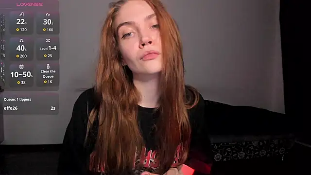 Snapshot of KitsuneRem chatting on 09.16.25 KitsuneRem online show from 09.16.25