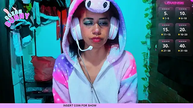 Roxanbunny1 online show from 12.15.24