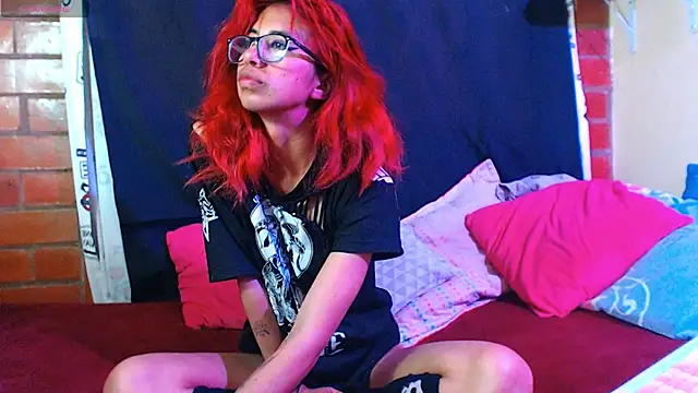 Roxanbunny1 online show from 12.30.24