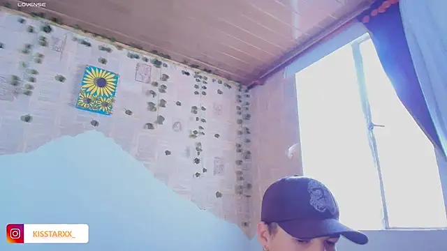 Snapshot of kisstarxxx chatting on 10.16.25 kisstarxxx online show from 10.16.25