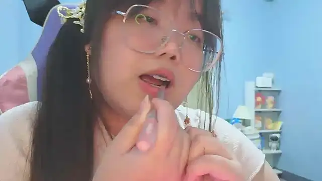 Snapshot of ANNELIESE_ chatting on 09.20.25 ANNELIESE online show from 09.20.25