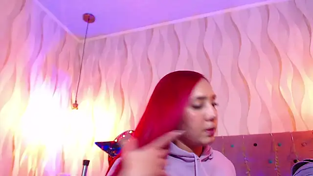 IsabelaLatina online show from 10.25.25