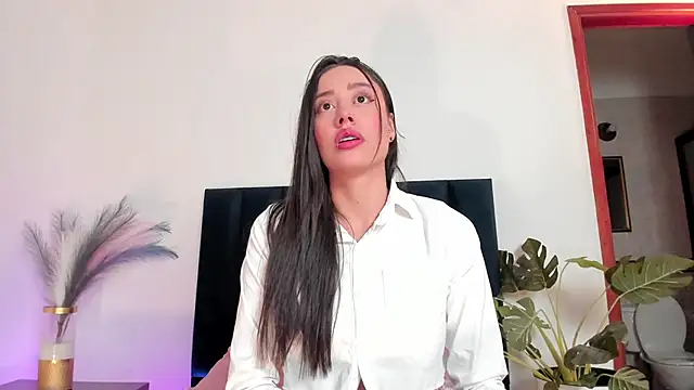 Snapshot of NoraDasilva chatting on 03.22.25 NoraDasilva online show from 03.22.25