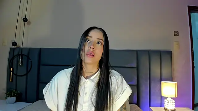 Snapshot of NoraDasilva chatting on 09.25.25 NoraDasilva online show from 09.25.25