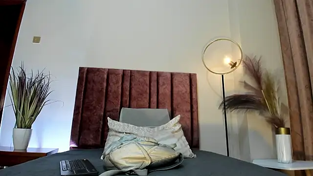 NoraDasilva online show from 03.12.26