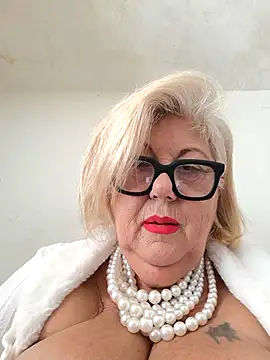 Merilulla online show from 10.22.25