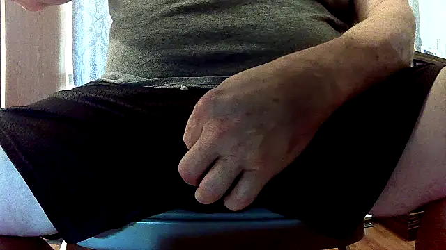 Snapshot of Auger chatting on 10.05.25 Auger online show from 10.05.25