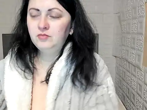 Lillian2 online show from 02.16.25