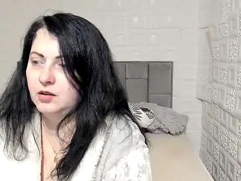 Lillian2 online show from 02.16.25