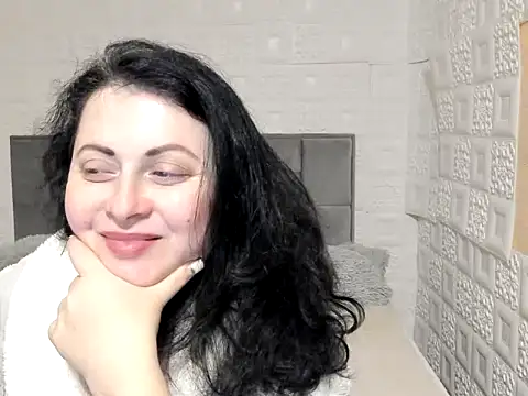 Lillian2 online show from 02.16.25