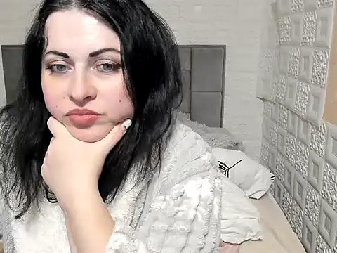 Lillian2 online show from 02.20.25