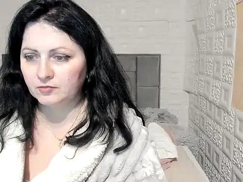 Lillian2 online show from 02.26.25